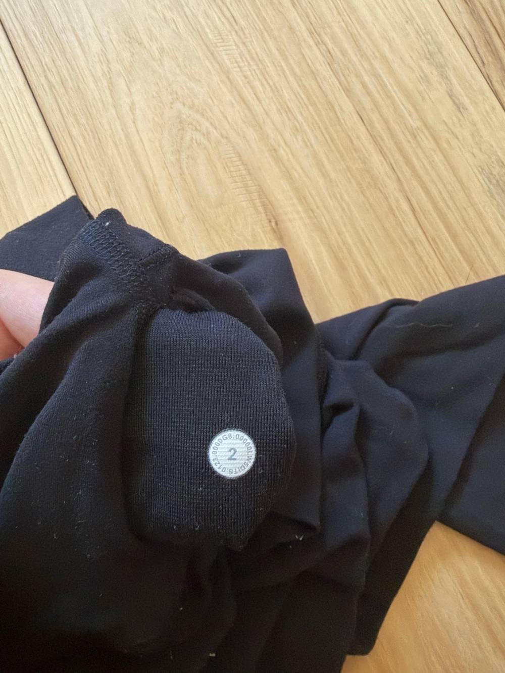Black Lululemon fitted leggings - Picture 3 of 3